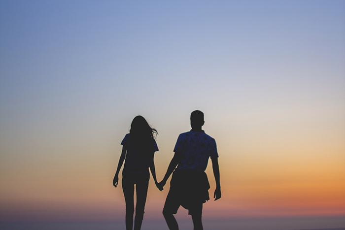 A couple enjoying coffee and sunset in a budget-friendly cafe setting with fairy lights — representing a romantic date under ₹1,000.