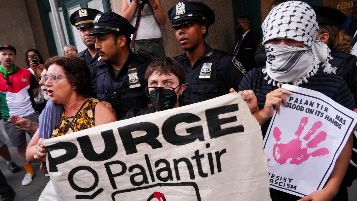 Palantir AI technology with U.S. military and enterprise applications symbolizing American technological dominance