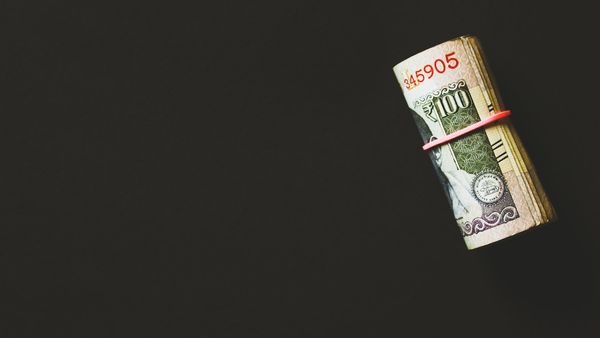 Comparison of ₹100 saved and ₹100 invested over time