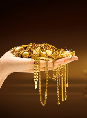 Illustration showing a person applying for a gold loan at a trusted financial institution like Vizzve. 📄 Meta Title: