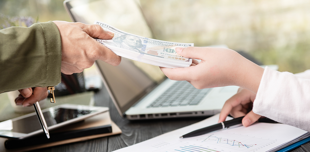 Vizzve infographic comparing loan settlement vs. loan closure