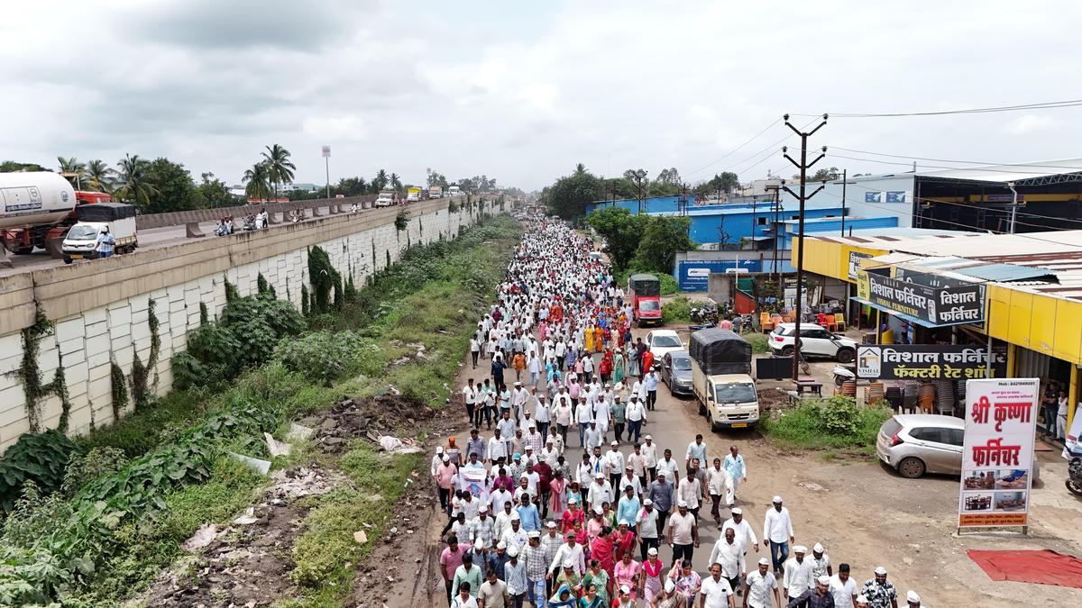 Kolhapur citizens marching silently with placards demanding the return of elephant Mahadevi from Vantara in August 2025