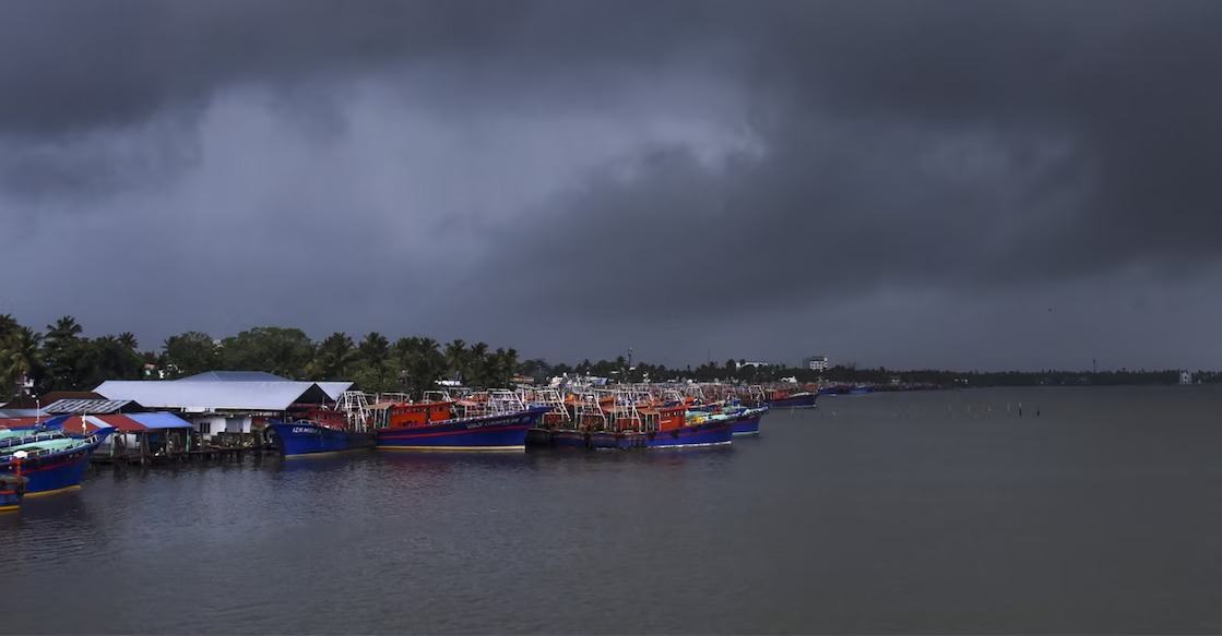 Heavy rain causing waterlogging in Indian states like Kerala and Tamil Nadu during August 2025