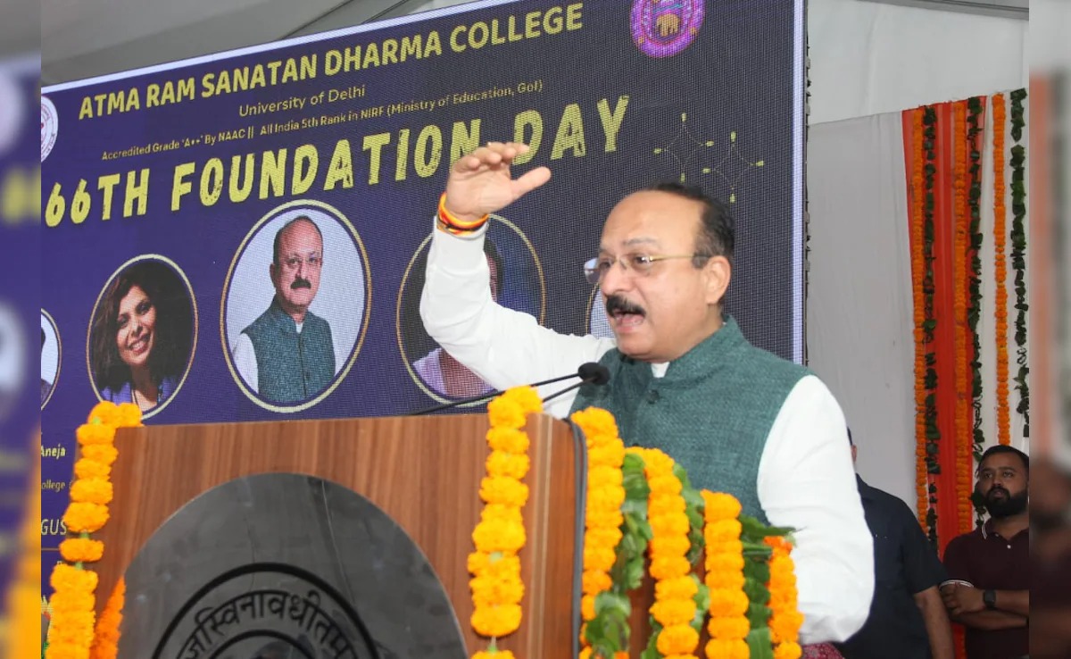 Delhi Education Minister speaking at a college convocation urging students to embrace responsibility---