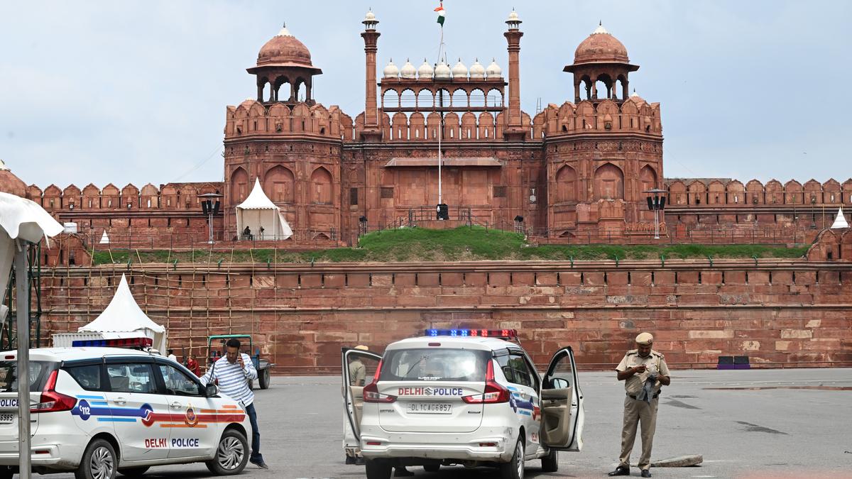 Delhi Police and Intelligence agents detain five Bangladeshi nationals at Red Fort amid heightened security