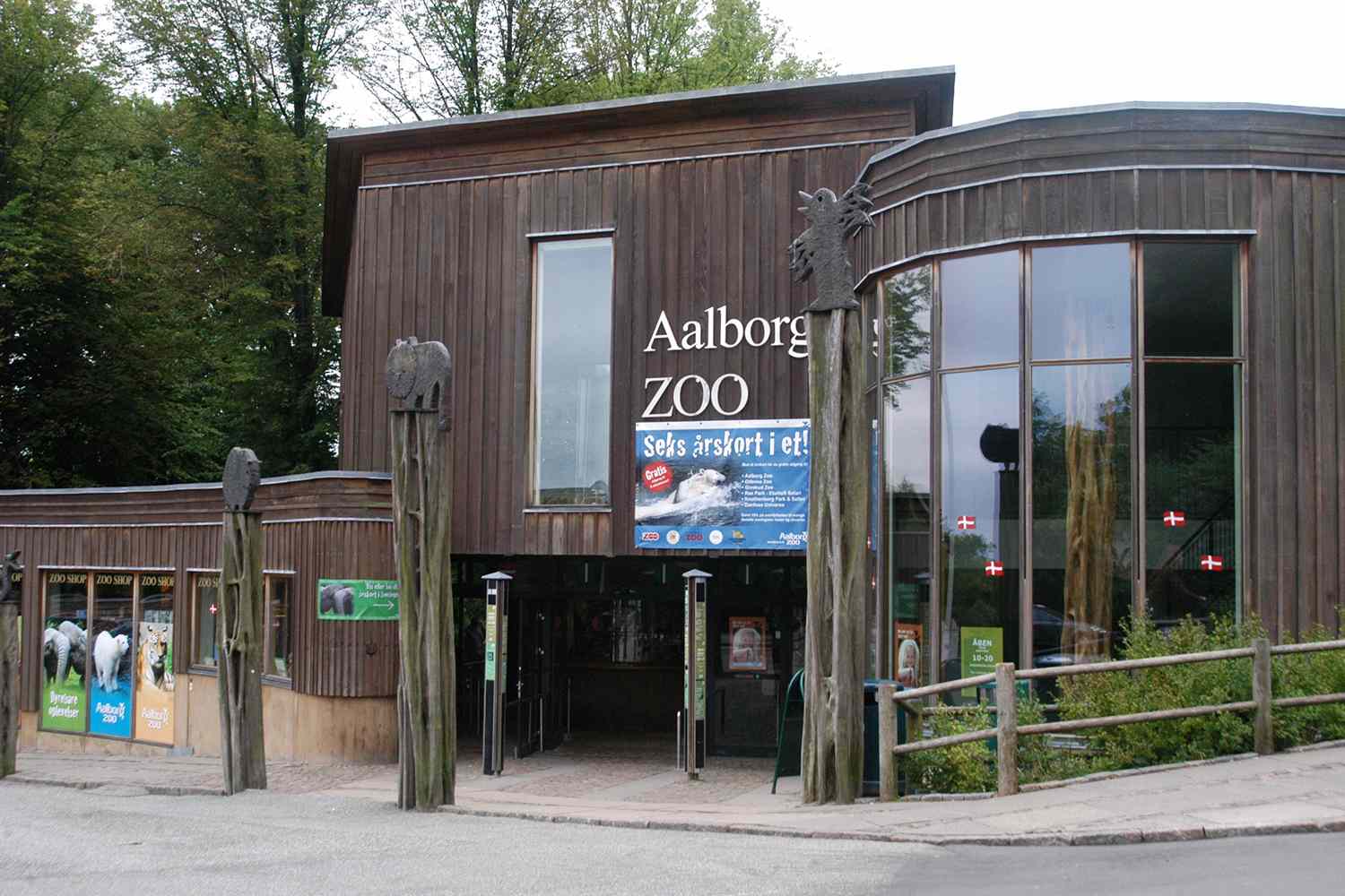 Wildcat at Aalborg Zoo showing teeth, symbolizing natural predator feeding with donated small pets