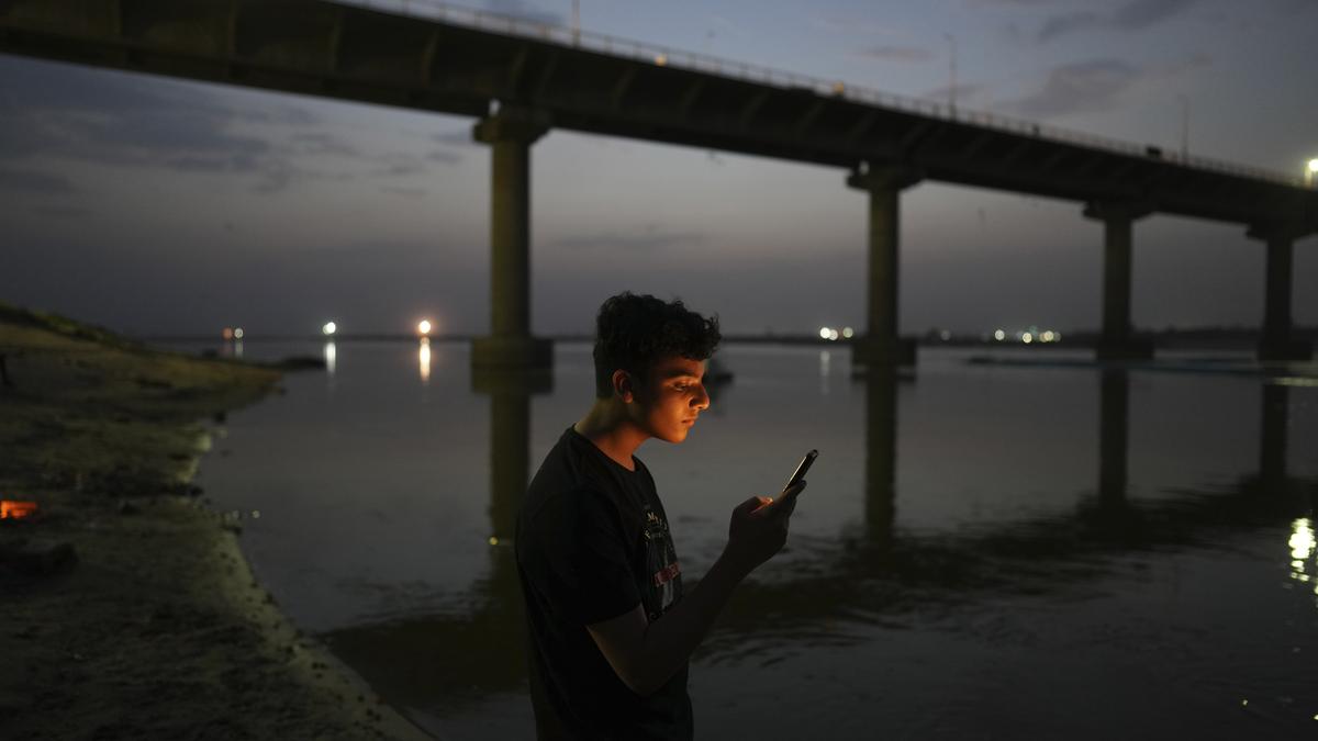 Conceptual image showing online fraud, digital payments, and scam warning related to online escort service scam in Bengaluru.