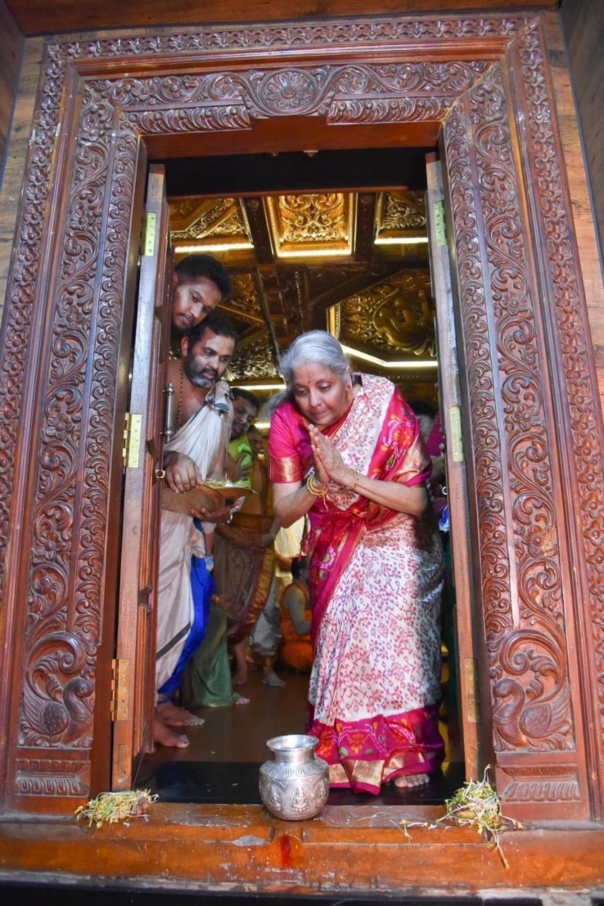 Nirmala Sitharaman at Sri Krishna Mutt, expressing faith in Lord Krishna’s grace for India’s progress and leadership in 2025