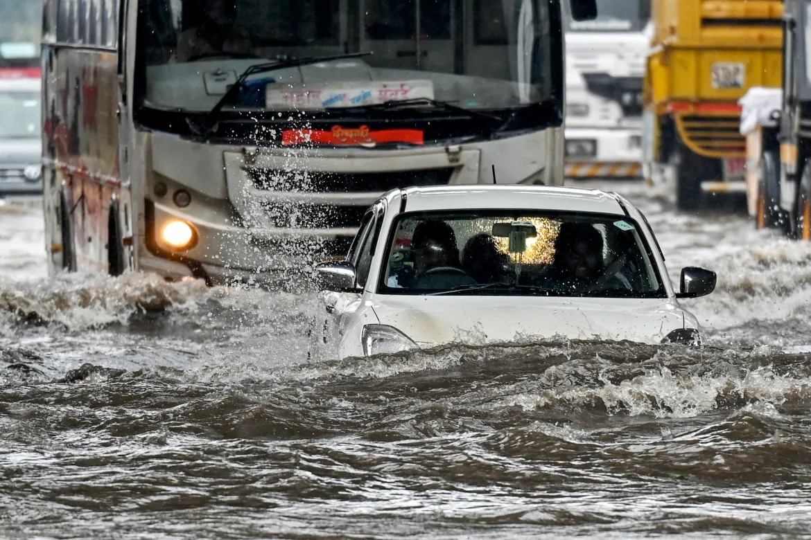 Mumbai street waterlogged during heavy monsoon rains