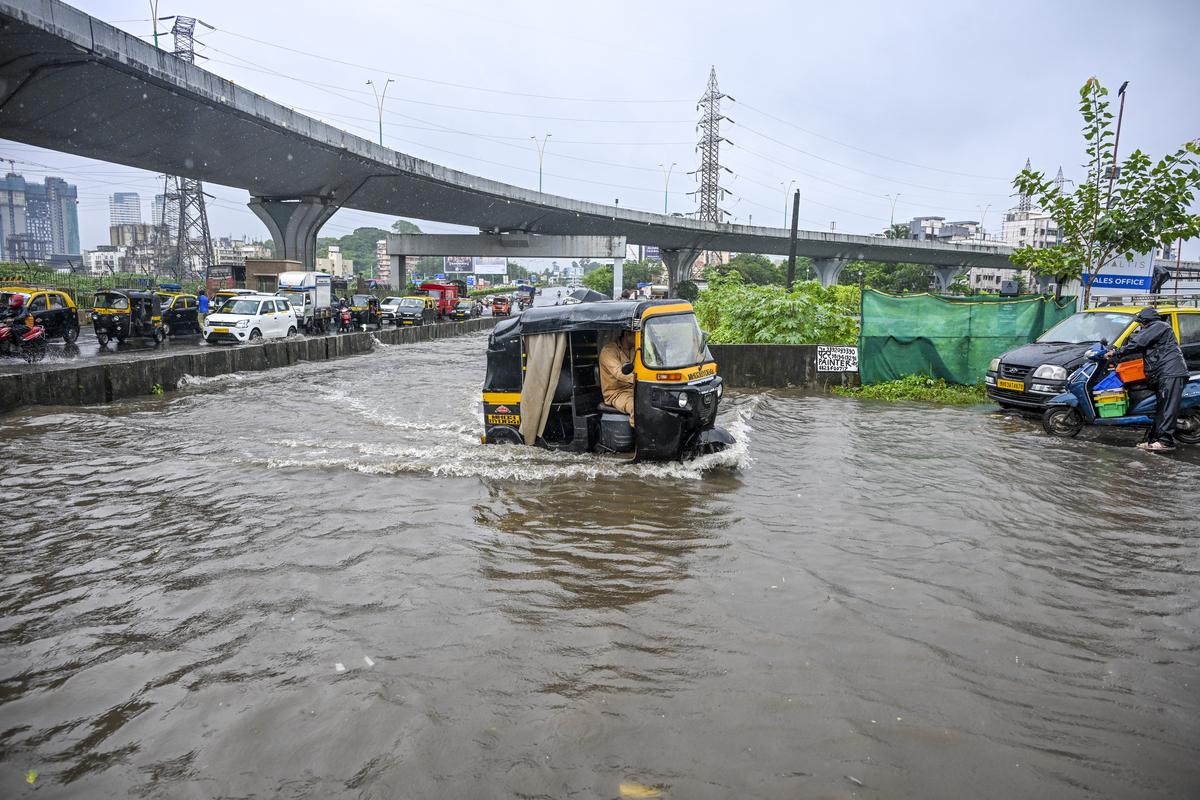 Heavy rainfall in Mumbai and Thane with waterlogged streets