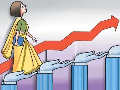 Confident Indian woman using Vizzve Finance app to apply for a loan