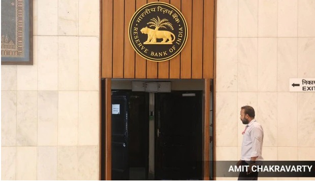 Rupee falling to record low against USD due to tariff tensions