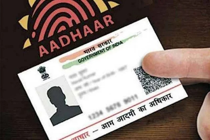 Voter submitting Aadhaar for verification in Bihar