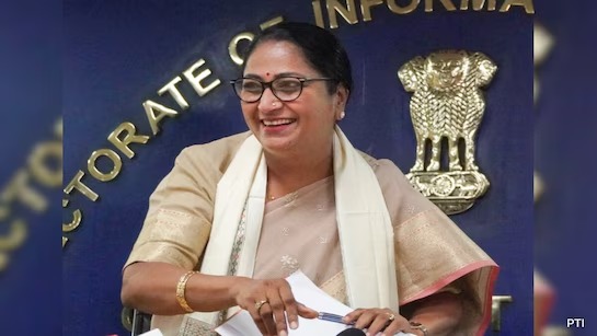 Delhi Chief Minister Rekha Gupta announcing Namo Vans plan to boost green cover and reduce pollution