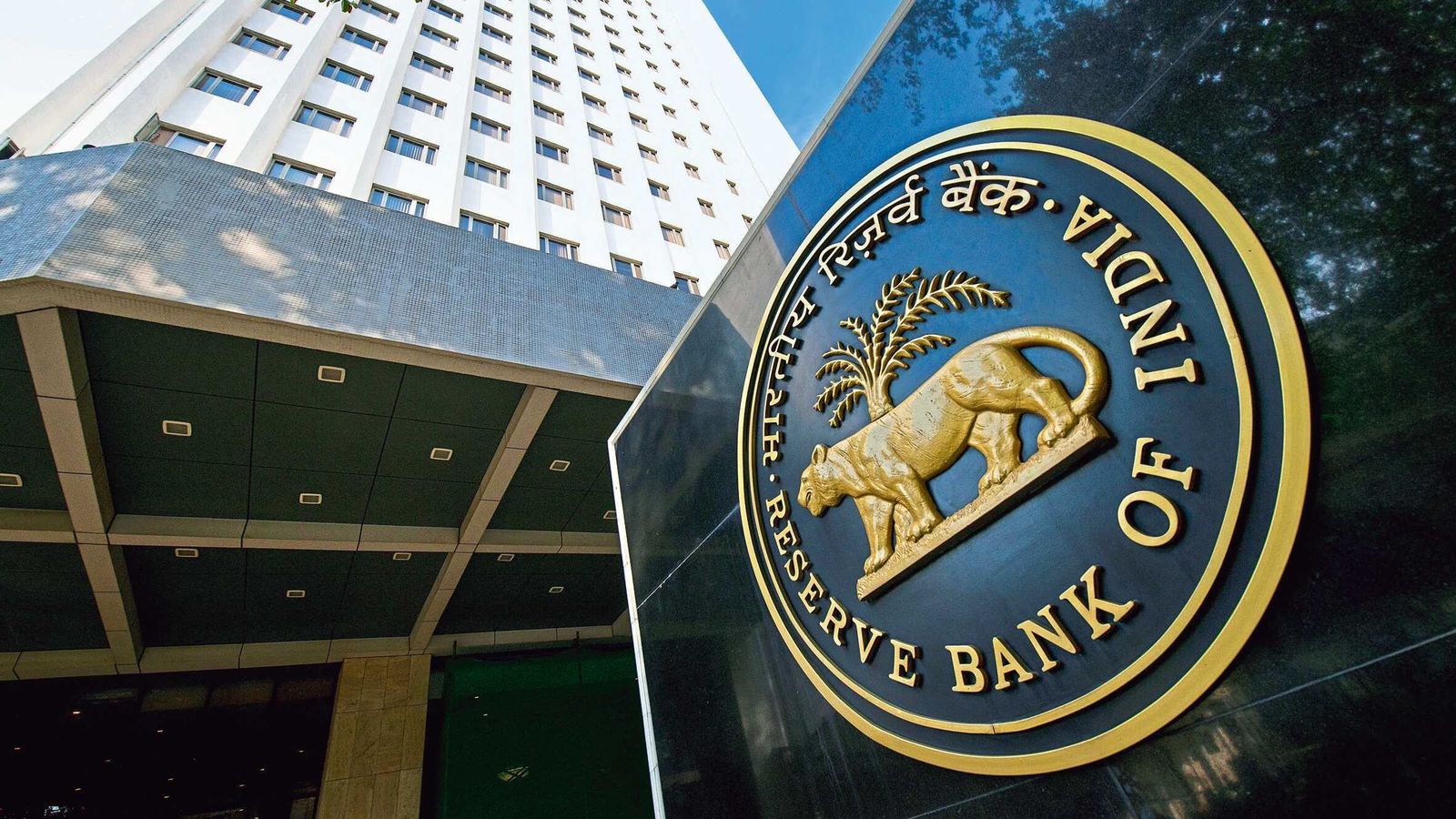 Government and RBI discussing relaxation of ₹10,000 crore bank lending cap for Indian corporates