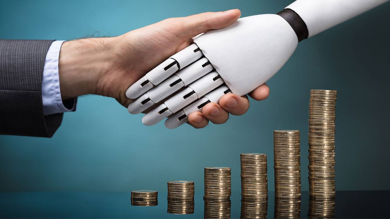 Comparison of robo-advisors and human financial planners in India