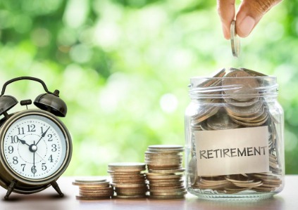 Central government employee reviewing retirement options