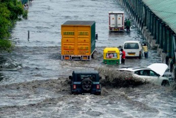 Heavy rainfall in Indian city causing urban waterlogging