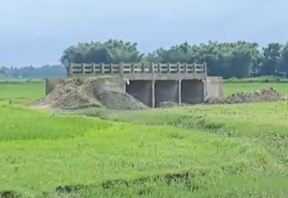 Incomplete Bihar bridge with no access road, costing 6 crores