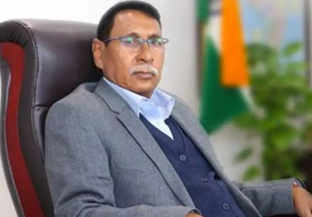 Former Union Minister Rajen Gohain addressing the media after resigning from BJP along with 17 Assam BJP members.