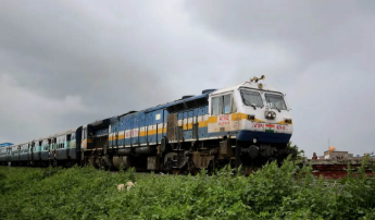 Two goods rakes being simultaneously unloaded at Jammu railway station