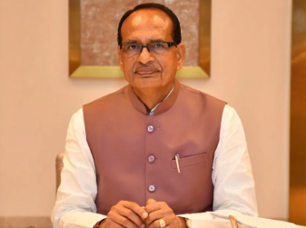 Shivraj Singh Chouhan interacting with Northeastern artisans at National Conclave