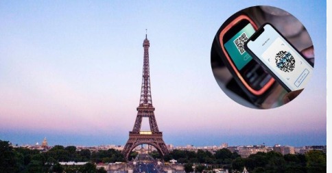Indian tourists making payments via UPI at French tourist attractions