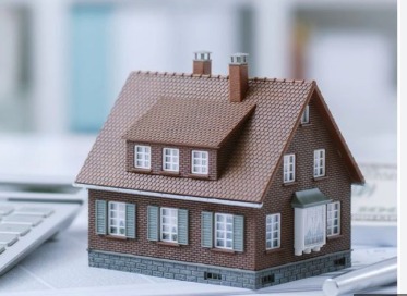 Home buyer calculating EMI savings after interest rate cut