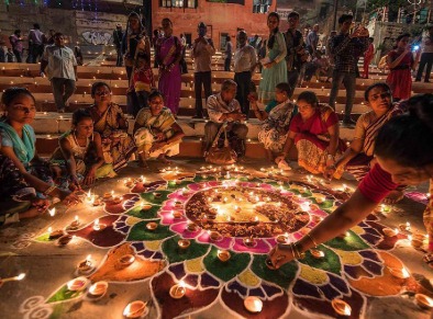 Family shopping for Diwali with Vizzve Finance EMI-free loan