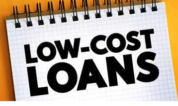 Family celebrating festival using Vizzve Finance low-interest loan