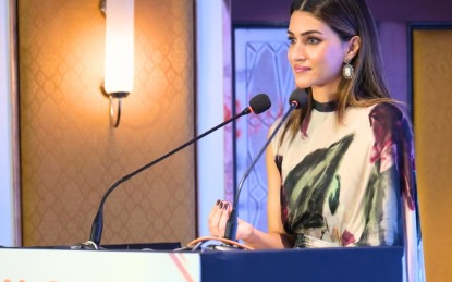 Kriti Sanon speaking at the World Health Summit 2025 podium
