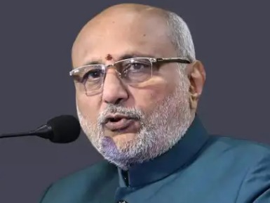 Security personnel at Vice President CP Radhakrishnan’s Chennai residence during bomb threat check.