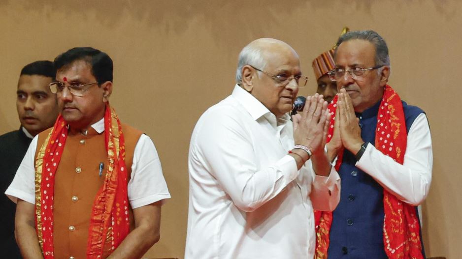 Harsh Sanghvi and Rivaba Jadeja during Gujarat Cabinet 2025 swearing-in ceremony