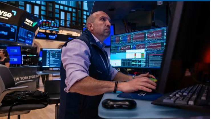 Dow futures rebound as investors regain confidence amid global bank credit worries – Vizzve Finance analysis