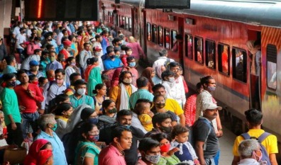 Indian Railways special Chhath Puja trains with extra coaches carrying devotees for Chhath 2025 celebrations