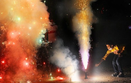 Firefighters rescuing residents during midnight Diwali fire at Navi Mumbai building, with smoke and flames in background