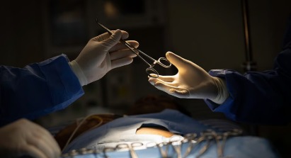 Hospital operation room and medical staff performing surgery, representing medical negligence concerns