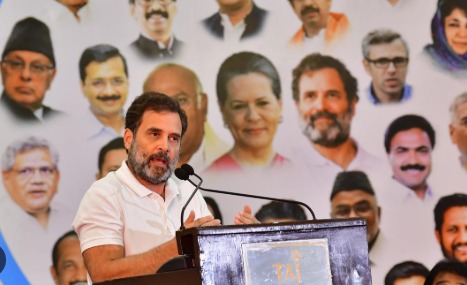 Political leaders of NDA and Mahagathbandhan discussing alliances and social coalitions in India