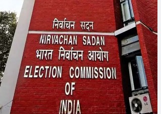 Election Commission officials preparing for Bihar Assembly Elections 2025 in polling booth.