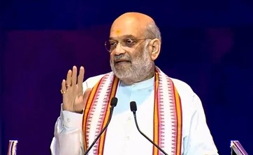 Union Home Minister Amit Shah addressing a public rally in Patna, clarifying BJP’s leadership stance with the statement ‘No seat vacant for PM or CM