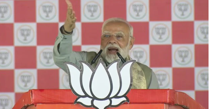 PM Modi addressing public gathering after reacting to Rahul Gandhi’s Chhath Puja remarks.