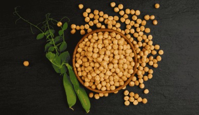 Farmers harvesting yellow peas in India with government imposing 30% import duty effective November 1, 2025