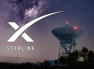 Elon Musk’s Starlink satellite dish and network visual over India’s map symbolizing upcoming broadband expansion.