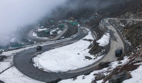 Heavy snowfall covers Sikkim’s Indo-China border and Nathula Pass
