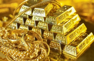 Gold bars and jewellery with today’s 24K and 22K rate comparison across Indian cities.