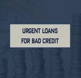 Indian professional applying for urgent personal loan online through Vizzve Finance platform despite having a low credit score.