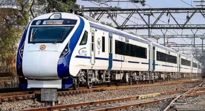 Vande Bharat Sleeper train running at high speed during trial in Kota Division with full load, showcasing India’s next generation sleeper train