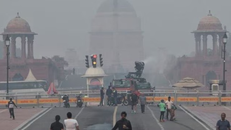 Delhi smog over skyline and traffic during early morning hours, November 2025.