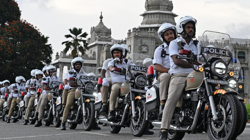 Bengaluru Traffic Police mobile patrol team managing micro-level congestion under the Cobra Beat initiative