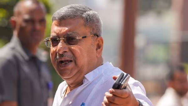 “Trinamool MP Kalyan Banerjee loses ₹55 lakh in cyber fraud; SBI files complaint with Kolkata Police.”